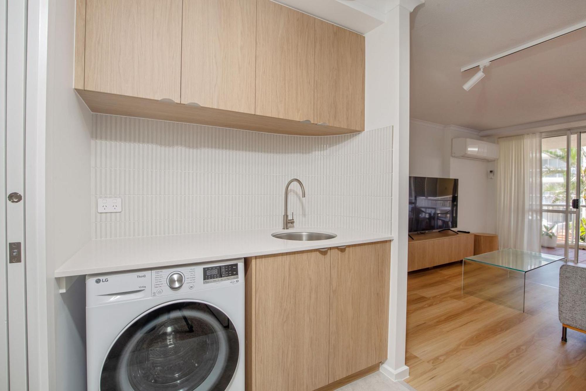 Crystal Beachfront Apartments Gold Coast Dış mekan fotoğraf