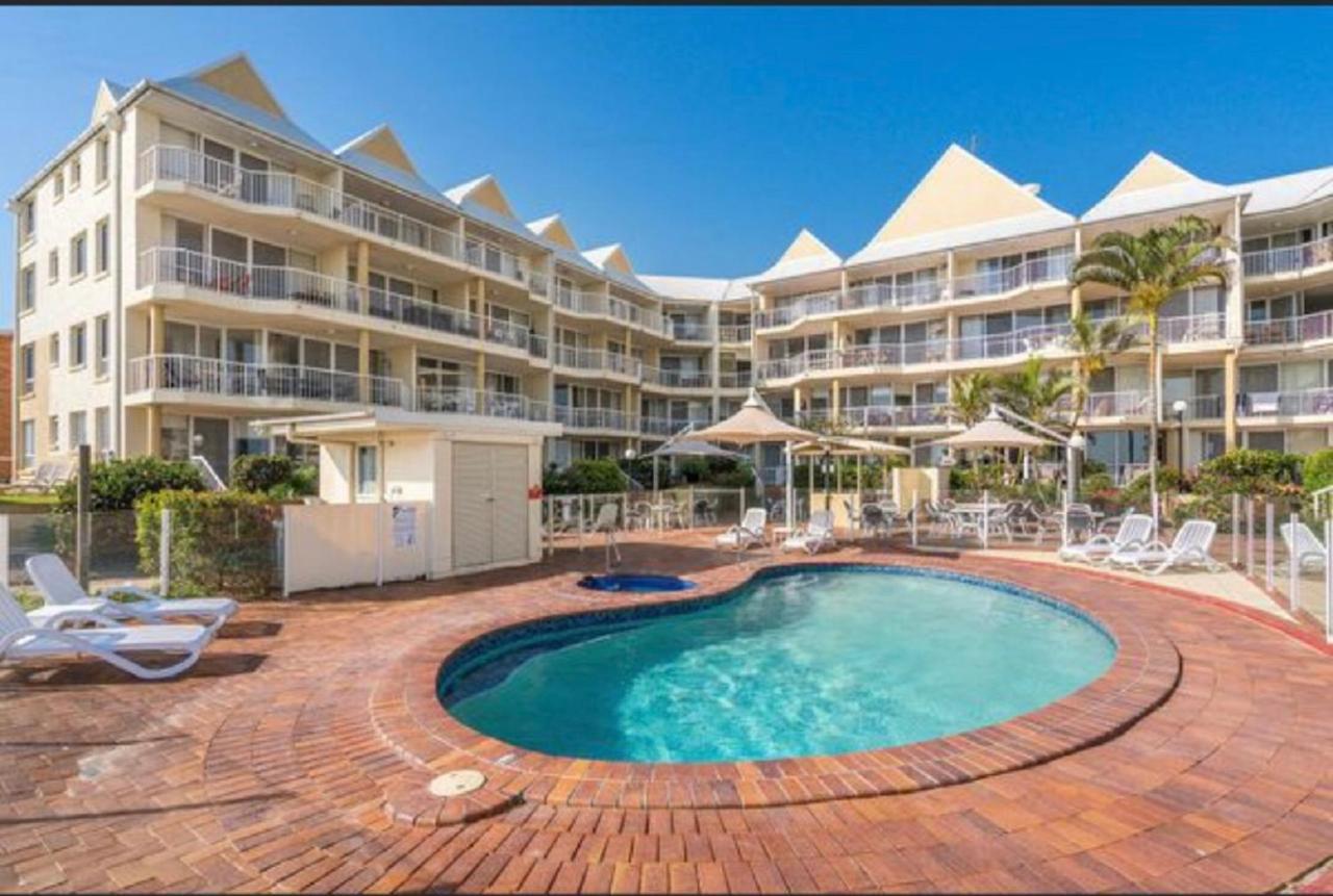 Crystal Beachfront Apartments Gold Coast Dış mekan fotoğraf